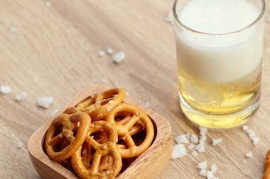 Bira ile tuzlu kraker