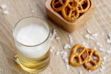 Bira ile tuzlu kraker