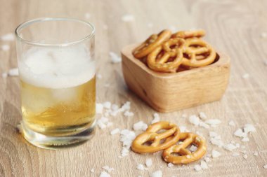 Bira ile tuzlu kraker