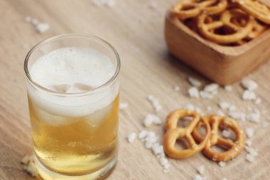 Bira ile tuzlu kraker