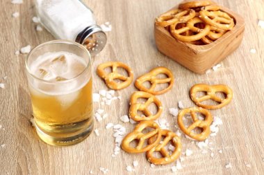 Bira ile tuzlu kraker