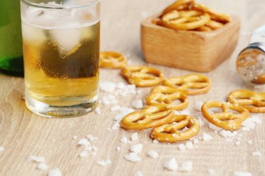 Bira ile tuzlu kraker