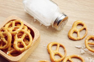 Bira ile tuzlu kraker