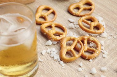 Bira ile tuzlu kraker