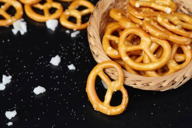 Bira ile tuzlu kraker