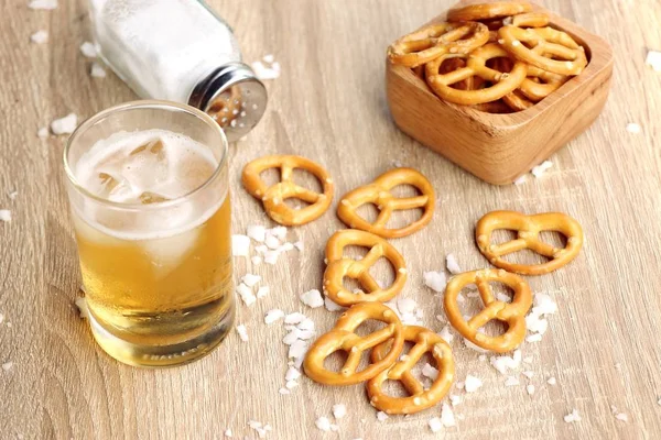 Bira ile tuzlu kraker