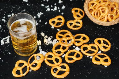 Bira ile tuzlu kraker