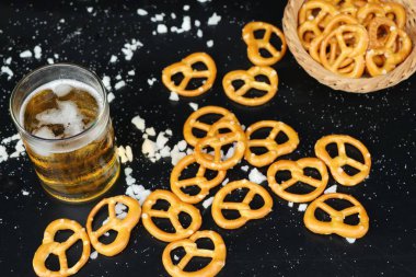 Bira ile tuzlu kraker