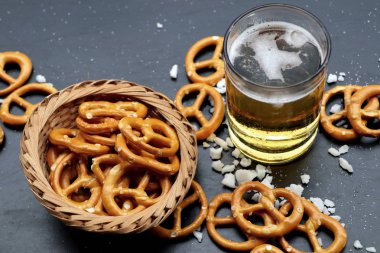 Bira ile tuzlu kraker