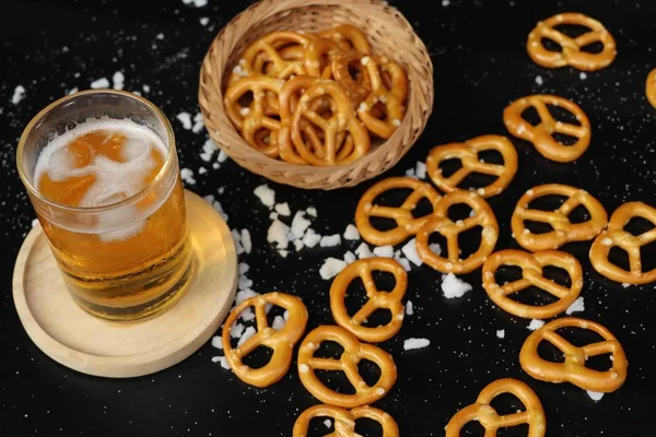 Bira ile tuzlu kraker