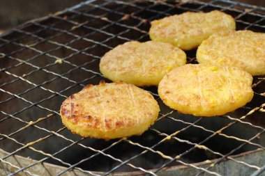 yumurta ile ızgara yapışkan pirinç