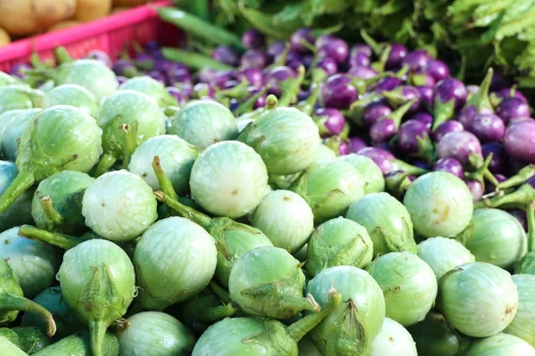 Eggplant at the market — Stock Photo, Image