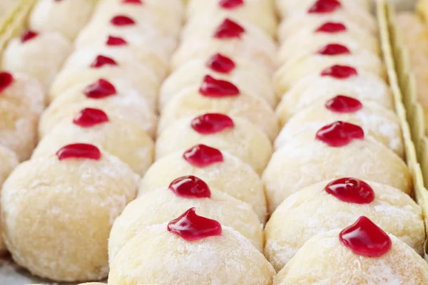 Donuts em comida de rua — Fotografia de Stock