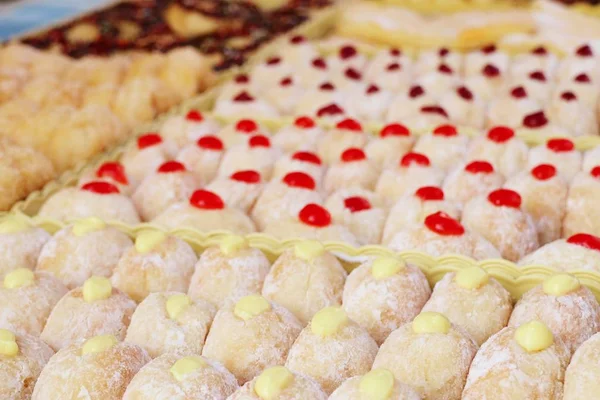 Donuts em comida de rua — Fotografia de Stock