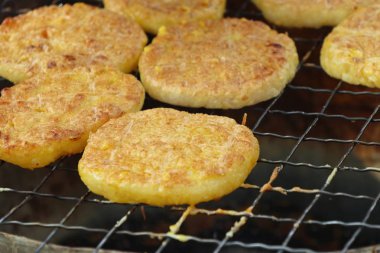 yumurta ile ızgara yapışkan pirinç