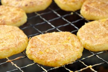 yumurta ile ızgara yapışkan pirinç