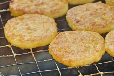 yumurta ile ızgara yapışkan pirinç