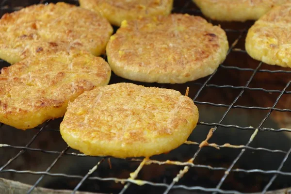 yumurta ile ızgara yapışkan pirinç