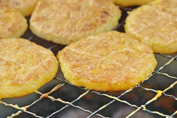 yumurta ile ızgara yapışkan pirinç