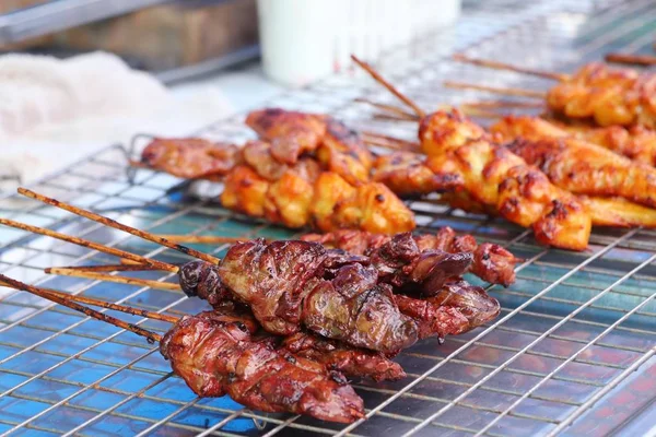 Piyasada ızgara tavuk