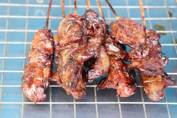 Piyasada ızgara tavuk