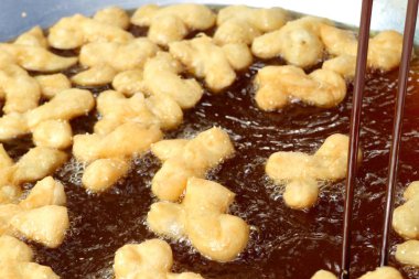 derin yağda kızartılmış hamur sopa