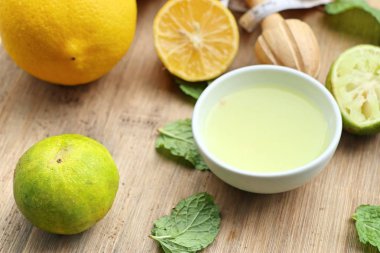 Taze limon suyu