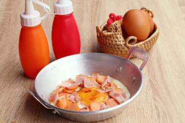 kızarmış yumurta Topingler ile pan