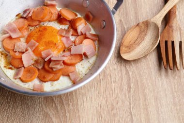 kızarmış yumurta Topingler ile pan