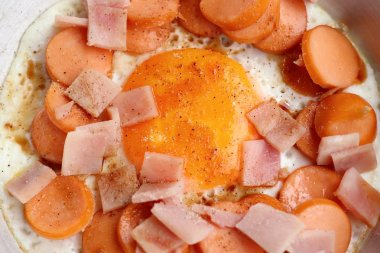 kızarmış yumurta Topingler ile pan