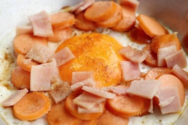 kızarmış yumurta Topingler ile pan