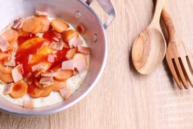 kızarmış yumurta Topingler ile pan