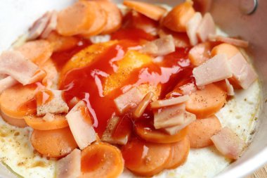 kızarmış yumurta Topingler ile pan