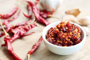 biber salça sarımsak ile