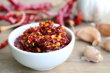 biber salça sarımsak ile