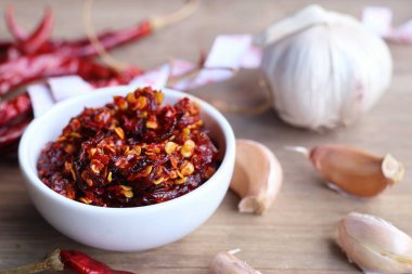 biber salça sarımsak ile