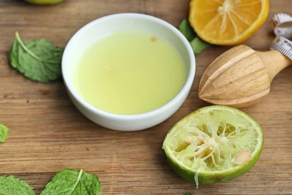 Zitronensaft mit frischen — Stockfoto