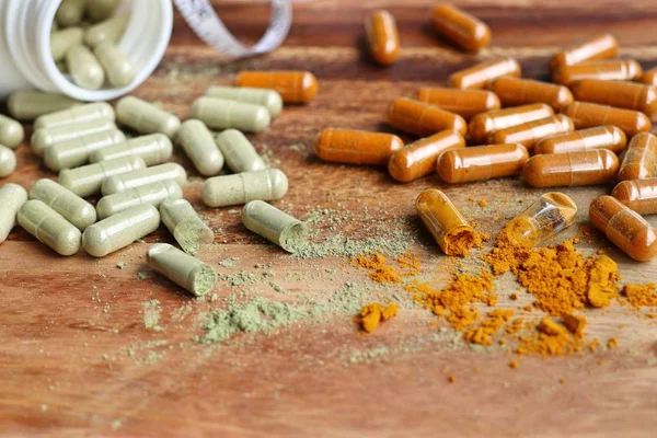 Növényi eredetű gyógyszerek kapszula — Stock Fotó