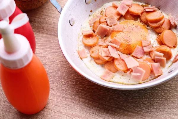 kızarmış yumurta Topingler ile pan