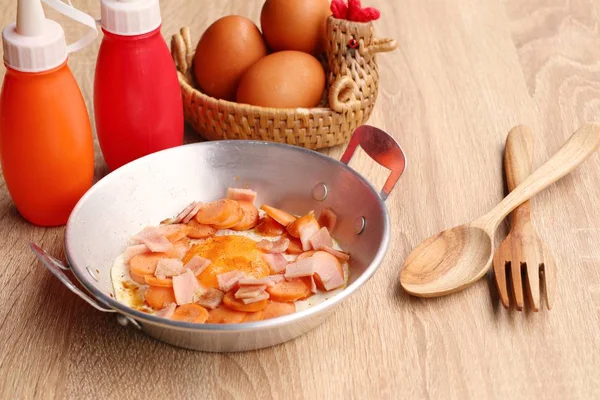 kızarmış yumurta Topingler ile pan