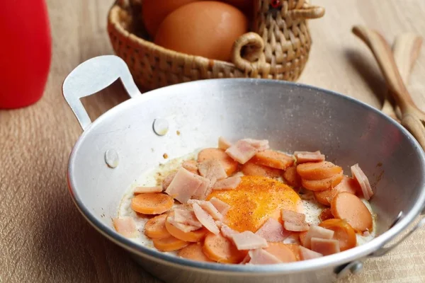 kızarmış yumurta Topingler ile pan