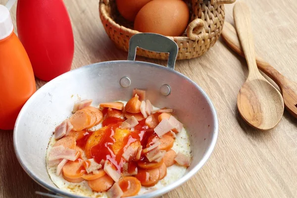 kızarmış yumurta Topingler ile pan