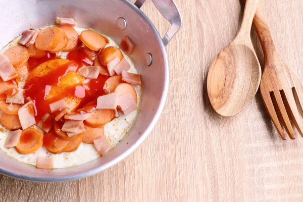 kızarmış yumurta Topingler ile pan