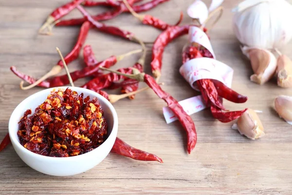 biber salça sarımsak ile