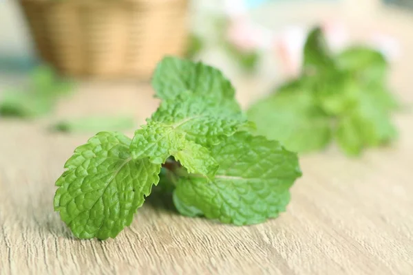 Mint leaves on wooden — Stock Photo, Image