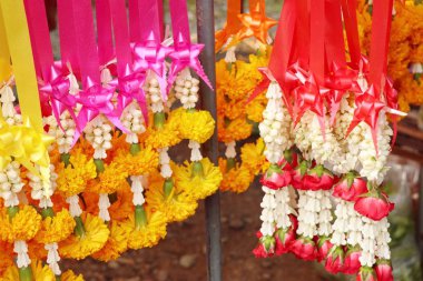 Yasemin çelenk içinde çarşı