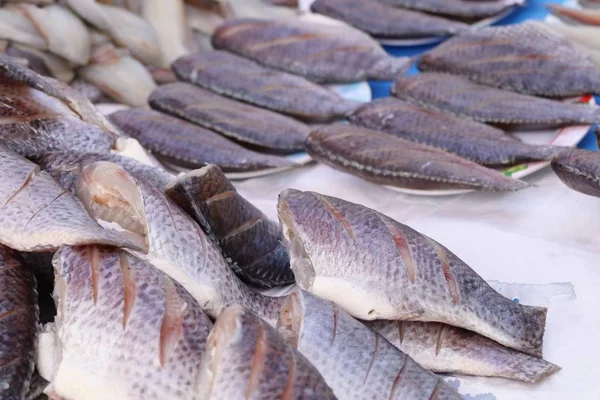 El pescado en el mercado —  Fotos de Stock