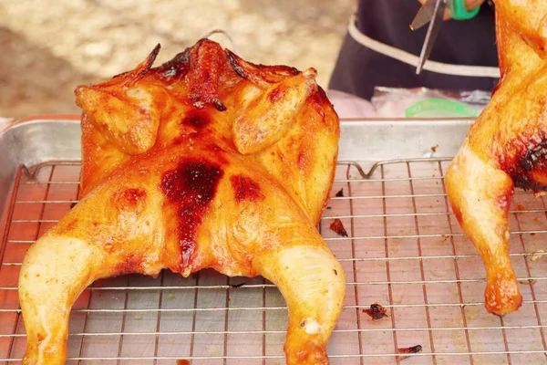 Pollo a la plancha en el mercado — Foto de Stock