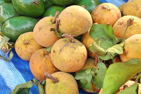 市场上 santol 水果 — 图库照片
