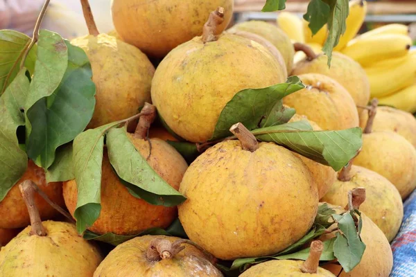 Santol fruit op de markt — Stockfoto